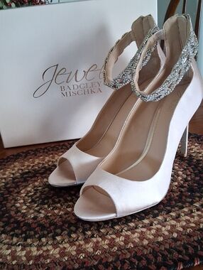 Badgley Mischka Blush Satin Peep-Toe Heels with Crystal Ankle Strap Sz. 9.5 NEW